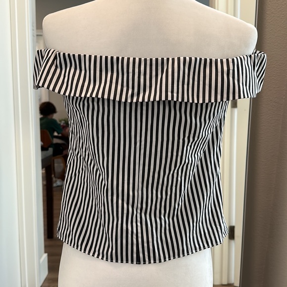 Intermix Striped Off Shoulder Top New - Picture 8 of 10